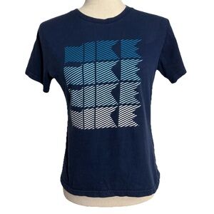 nike logo t shirt Women’s Medium